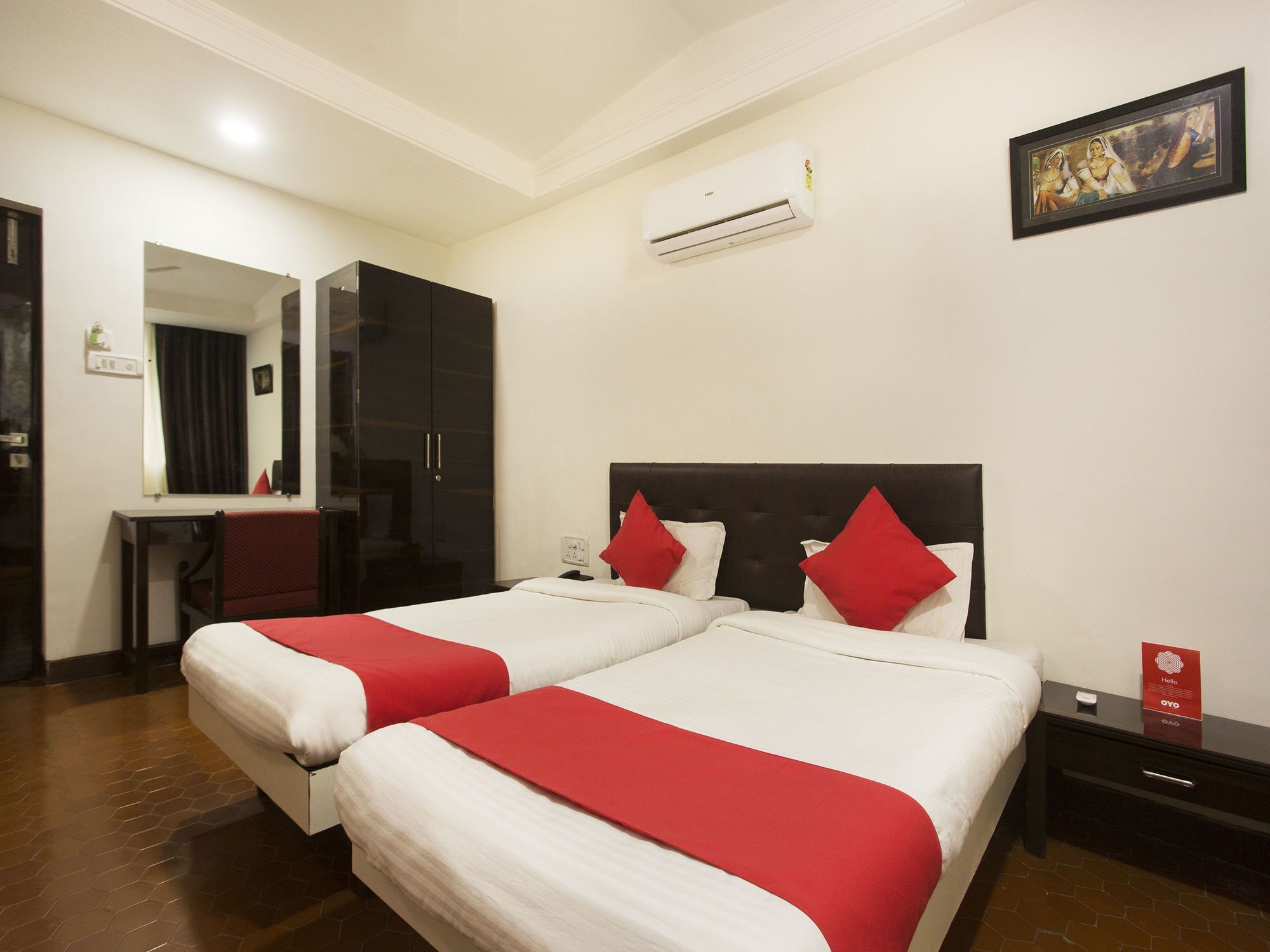 Oyo 9806 Hotel Arvi Лонавала Экстерьер фото